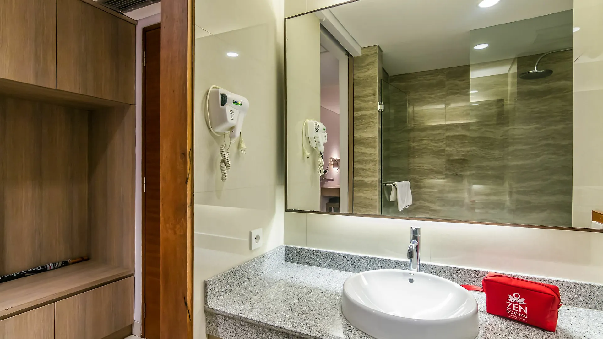 Zen Rooms Legian Corner Kuta  Indonesia